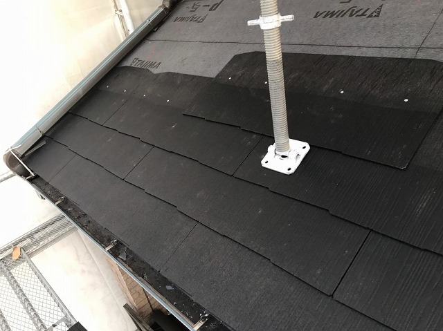 施工中のカラーベスト